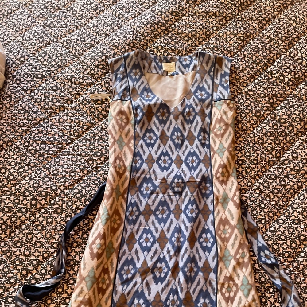 Silk sleeveless dress by Anthropologie Size Small